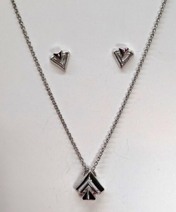 Tanmaniya silver